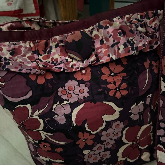 Cranberry and pink fabric shoulder bag. 
This has a long strap - Picture 3 of 9